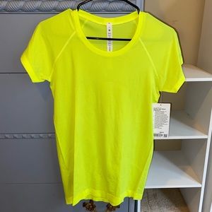 Lululemon Swiftly Tech Short Sleeve Shirt 2.0 Highlight Yellow Size 8 NWT